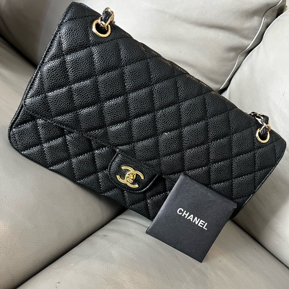 CHANEL bag hasn’t been used in good condition - Picture 4 of 10